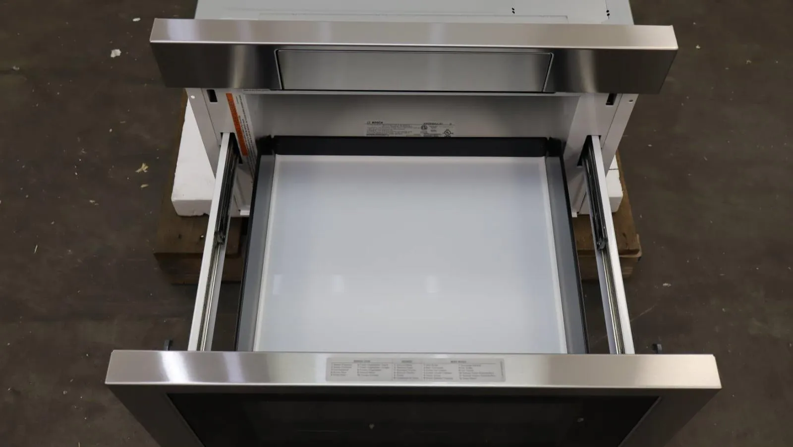 Bosch 24" 1.2 Cu.Ft. Cap 950 Watt Smart 800 Series Microwave Drawer HMD8454UC