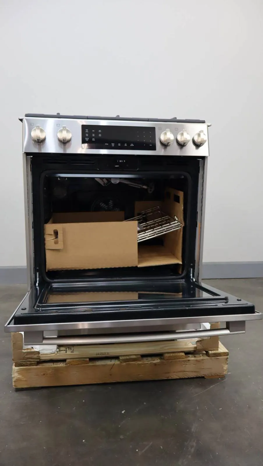 Bosch 30" 5 Sealed Burners 9 Mode Slide-In SS 800 Series Gas Range HGI8056UC