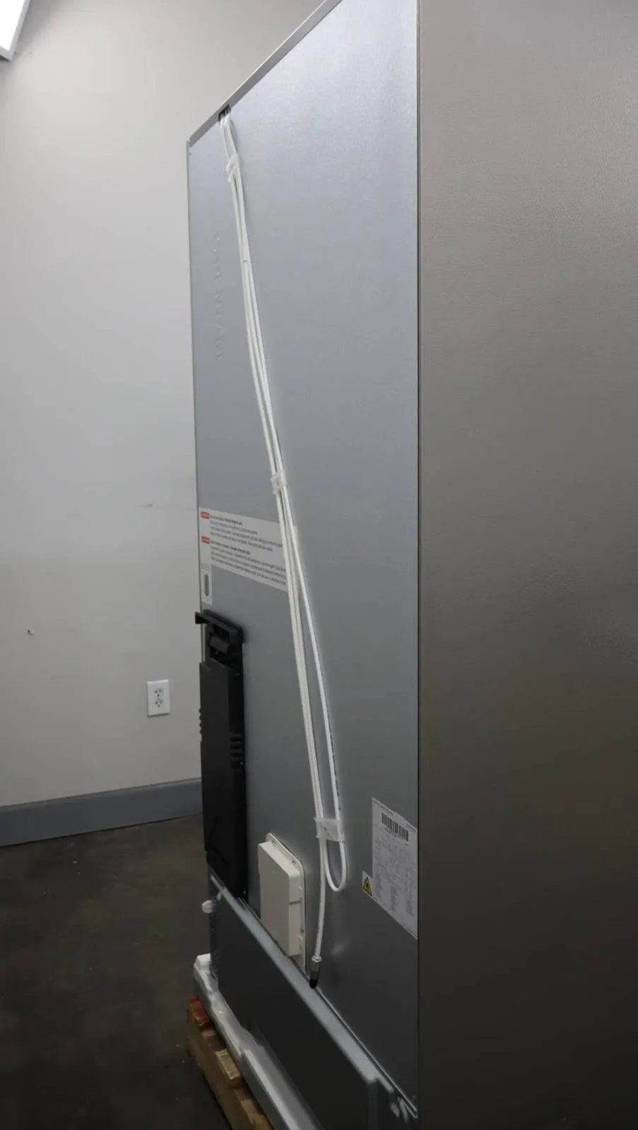 Bosch 500 Series 36" 20.8 Cu.Ft French Door Smart SS Refrigerator B36CD50SNS