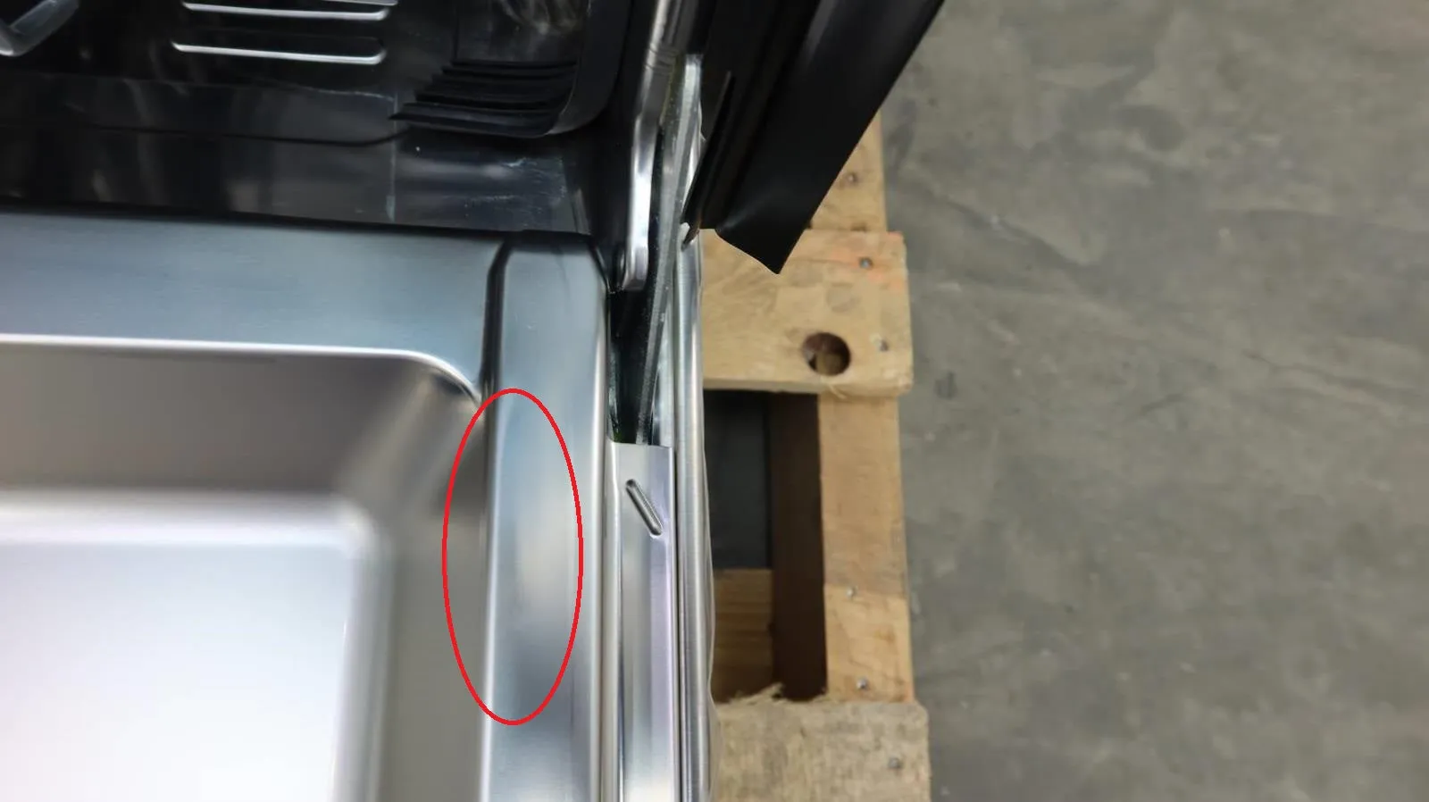 Bosch 800 Series 24" Crystal Dry 42 dB InfoLight Stainless Dishwasher SHEM78Z55N (5)