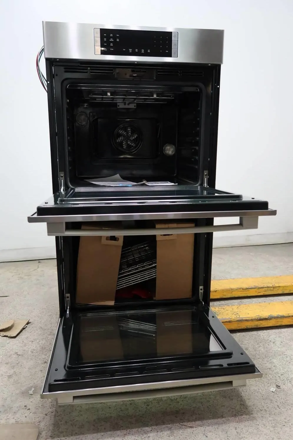 Bosch 800 Series 30" 4.6 cu.ft Convection SS Double Electric Wall Oven HBL8651UC