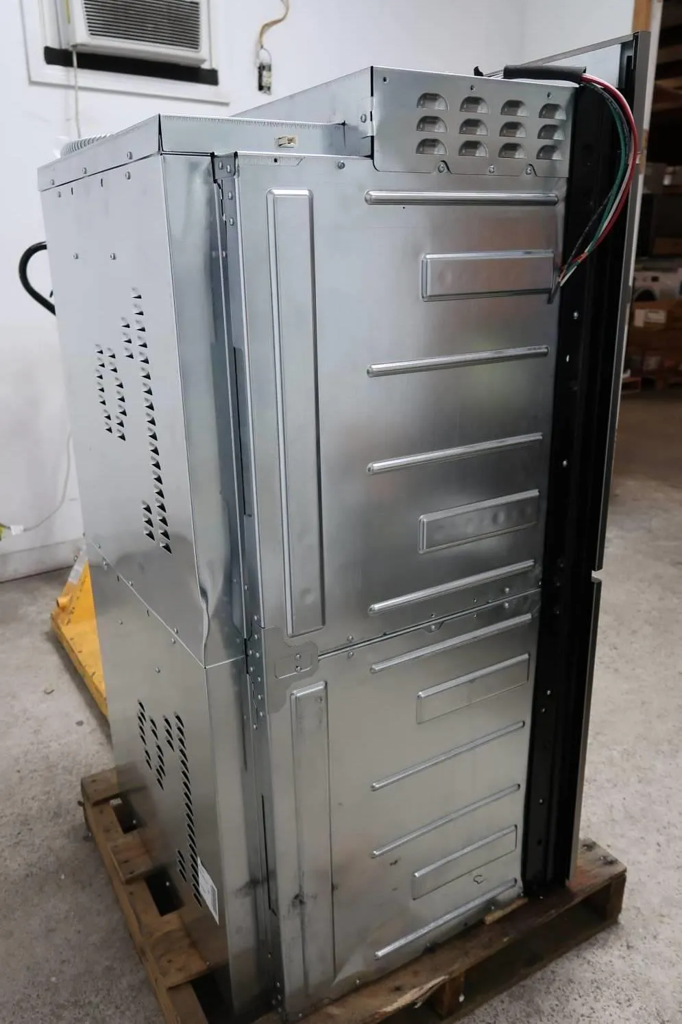 Bosch 800 Series 30" 4.6 cu.ft Convection SS Double Electric Wall Oven HBL8651UC