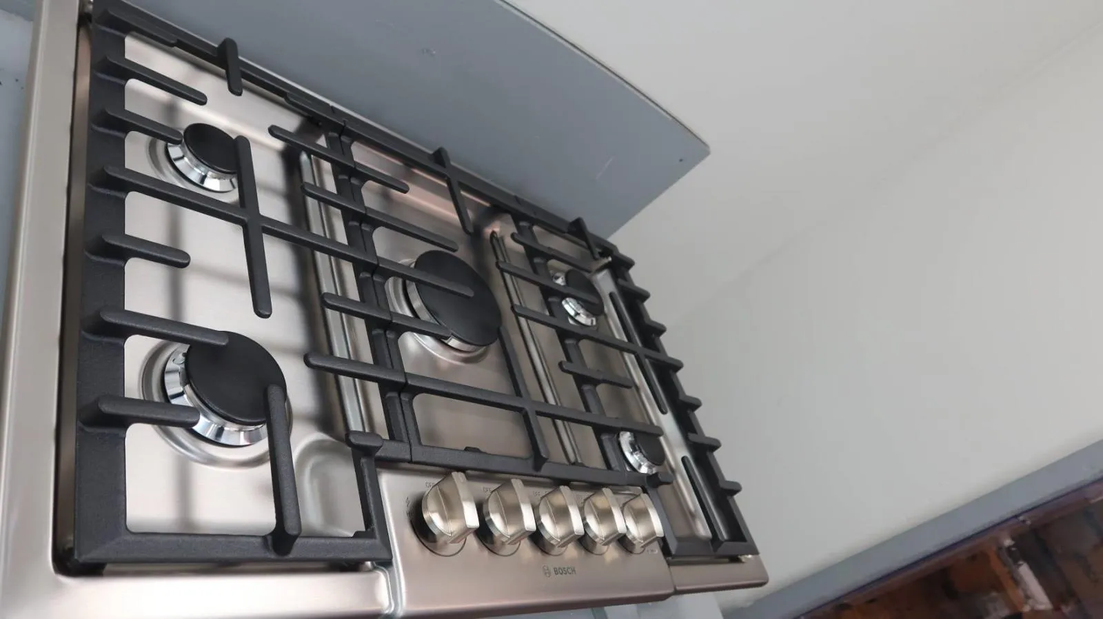 Bosch 800 Series 30" 5 Sealed Burner OptiSim Burner SS Gas Cooktop NGM8056UC