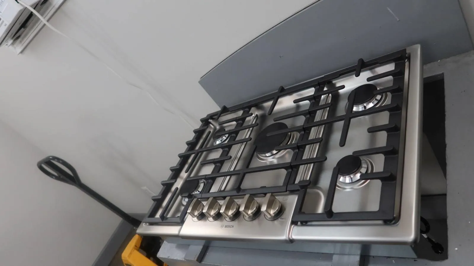 Bosch 800 Series 30" 5 Sealed Burner OptiSim Burner SS Gas Cooktop NGM8056UC