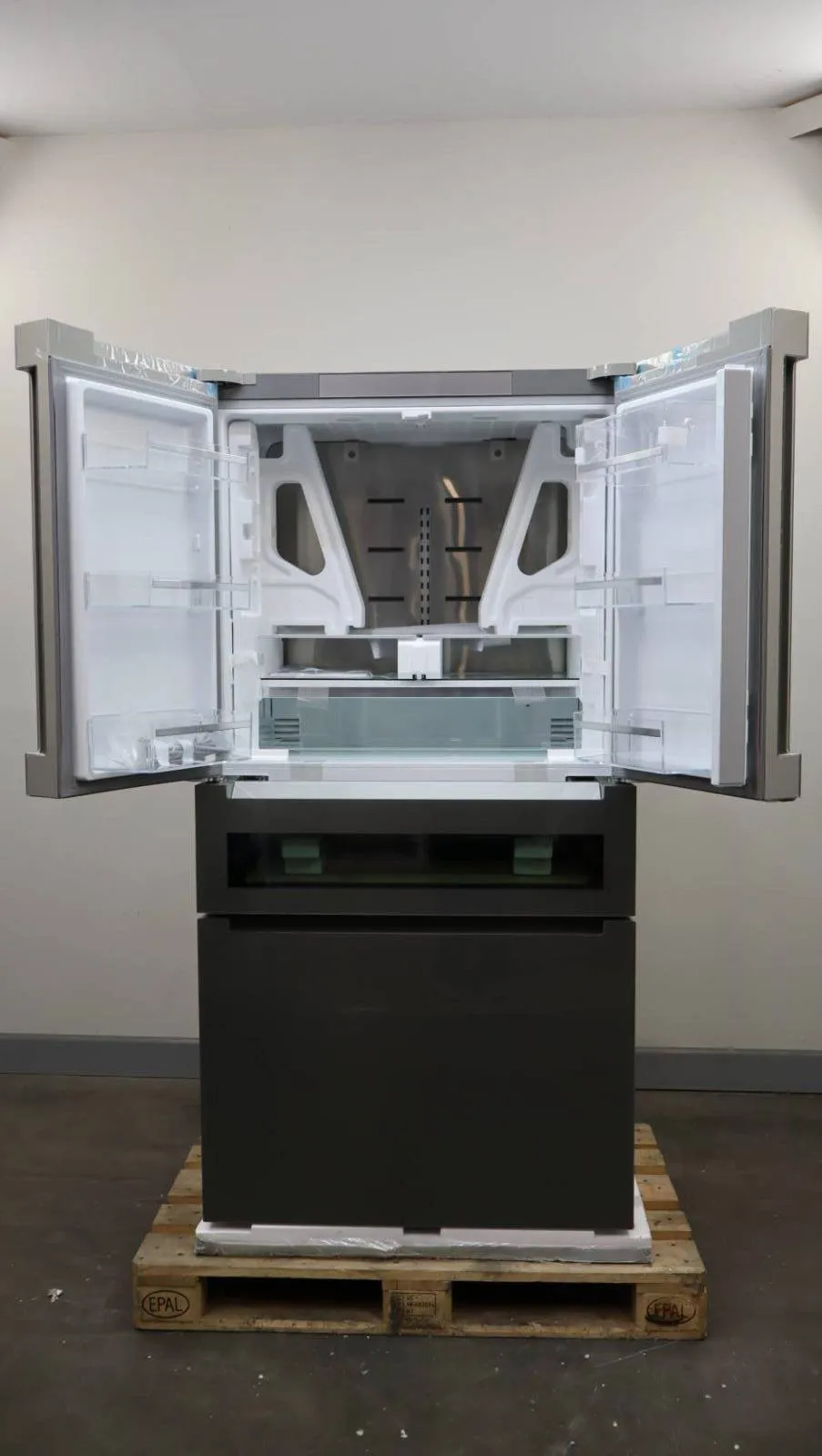 Bosch 800 Series 36" 20.5 Cu. Ft 4 French Door Smart SS Refrigerator B36CL81ENG