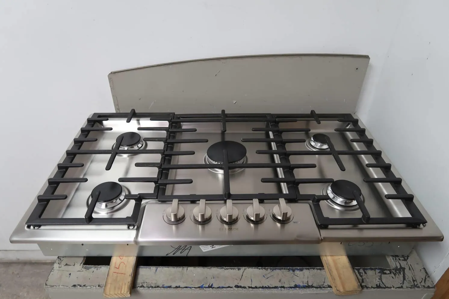 Bosch 800 Series 36" LED Indicator Lights 5 Sealed Burners Gas Cooktop NGM8656UC
