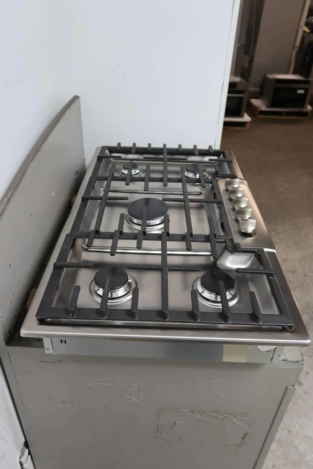 Bosch 800 Series 36" LED Indicator Lights 5 Sealed Burners Gas Cooktop NGM8656UC