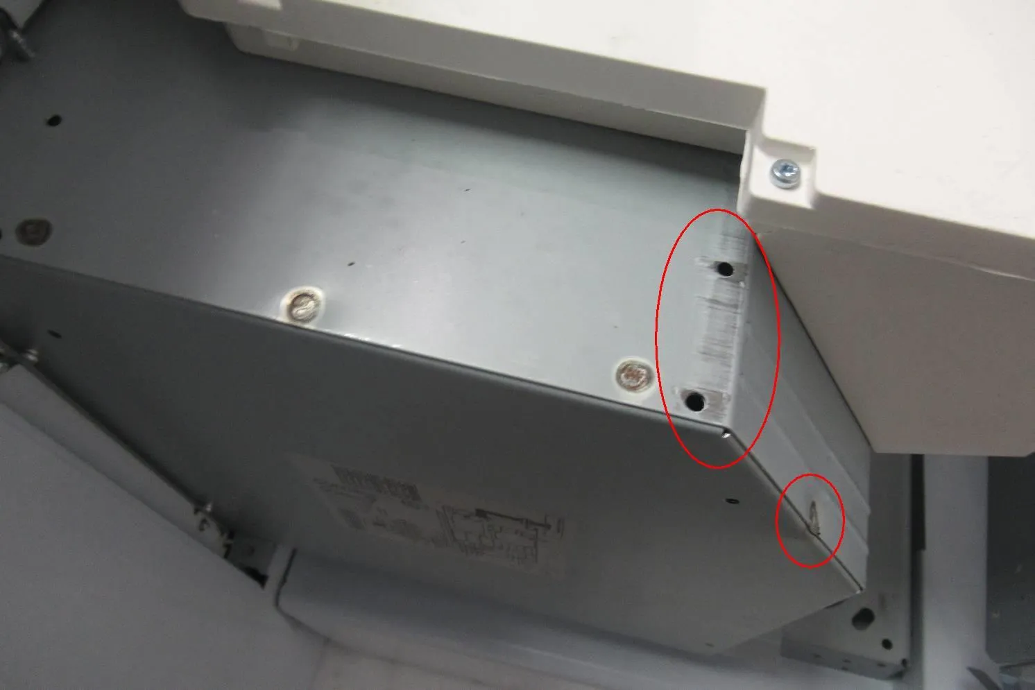 Bosch 800 Series 42" 4-Speed 600 CFM Blower Island Chimney Range Hood HIB82651UC