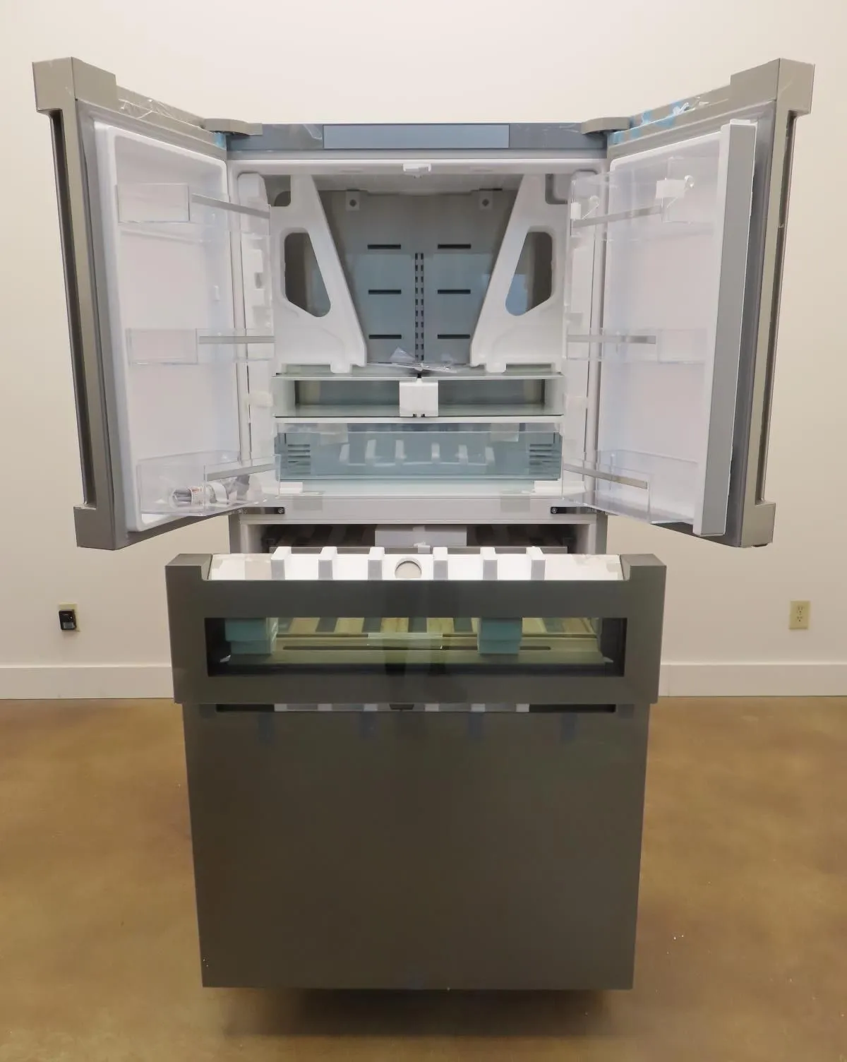 Bosch 800 Series B36CL81ENG 36" Freestanding French Door Smart Refrigerator