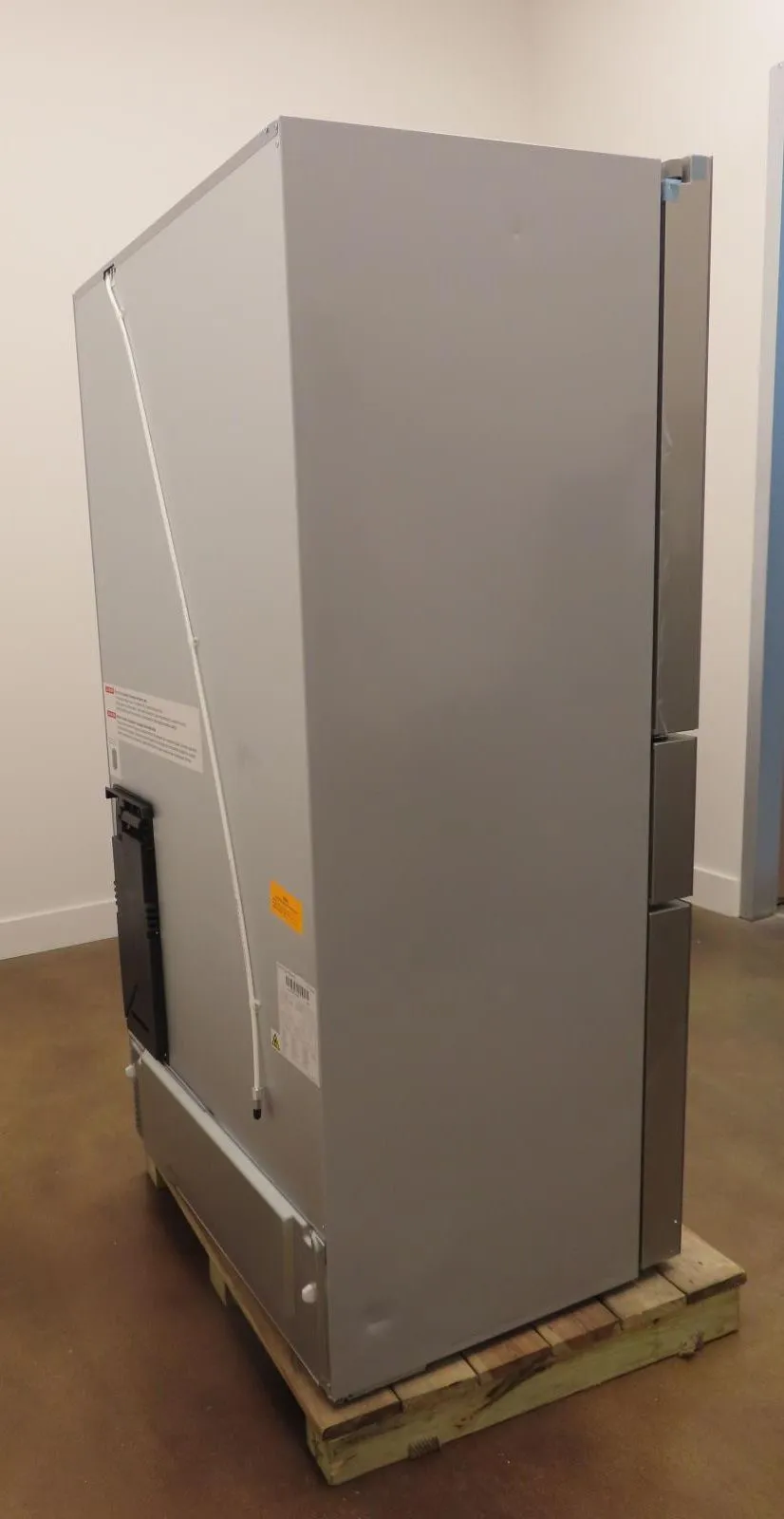 Bosch 800 Series B36CL81ENG 36" Freestanding French Door Smart Refrigerator