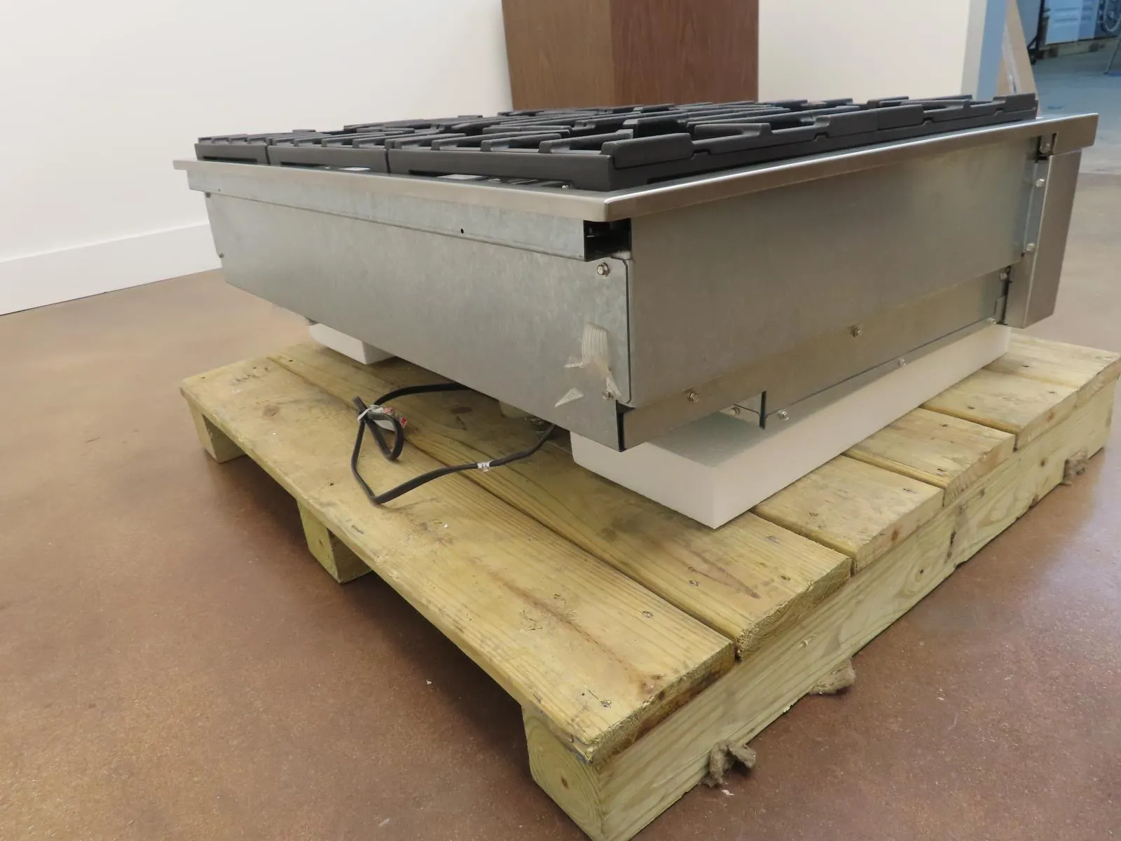 Cafe Professional Series CGU366P2TS1 36"Commercial-Style Gas Rangetop Stainless