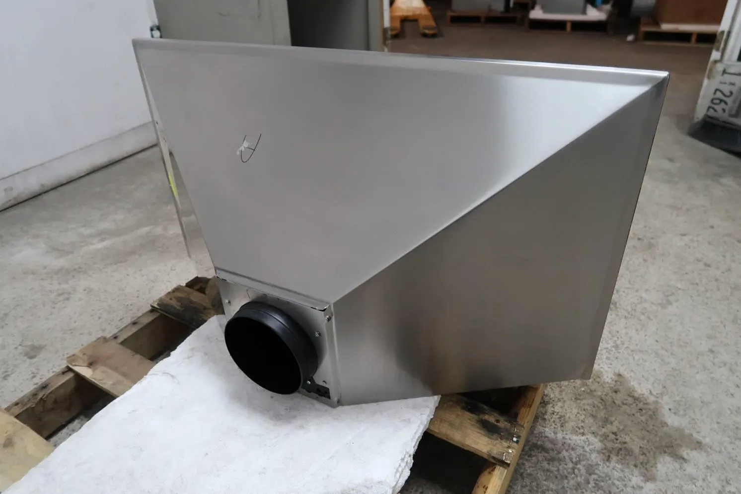 Faber 36" Decorative Collection Synthesis Wall-Mount SS Chimney Hood SYNT36SS