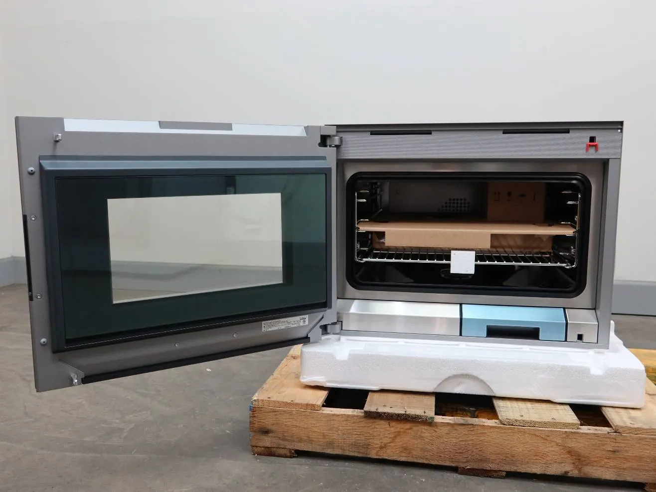 Gaggenau 400 Series 24 Inch Single Combi-Steam Smart Electric Wall Oven BS475612