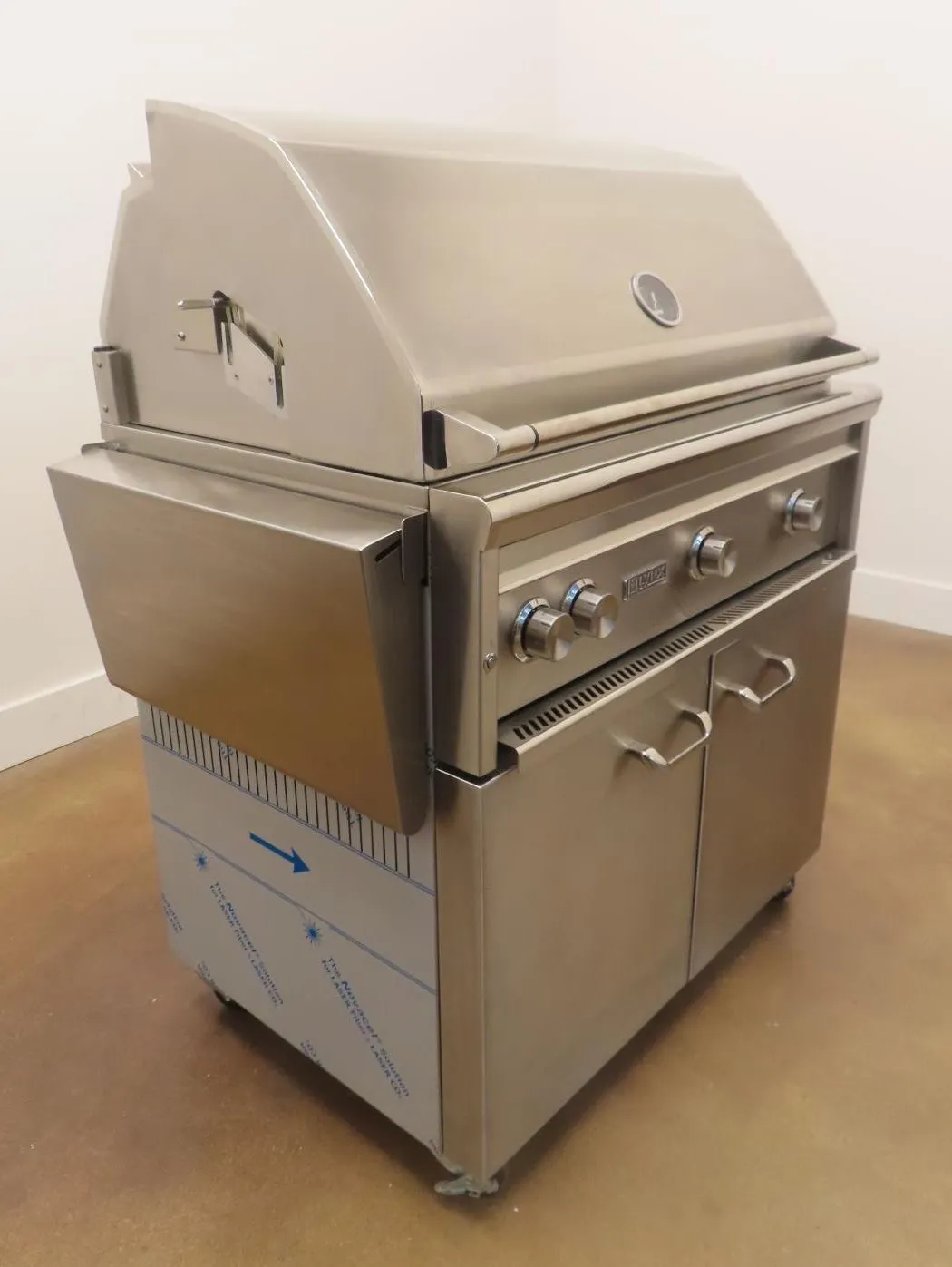 Lynx Professional Grill Series L36ATRFLP 36" Freestanding Grill 3 TridentBurners