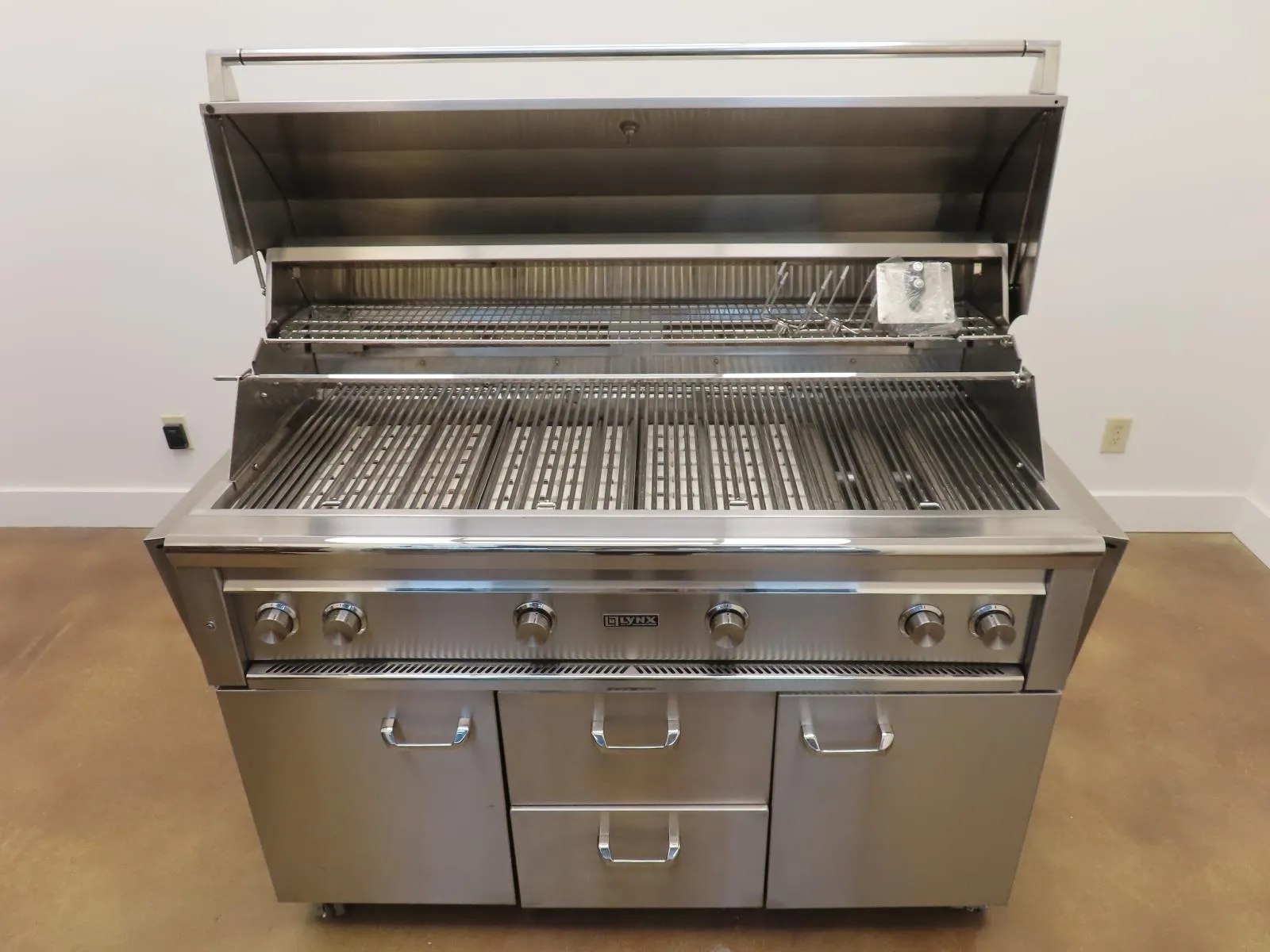Lynx Professional Grill Series L54TRFNG 54" Freestanding Grill Stainless Steel