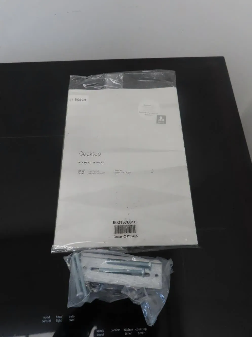 NIB Bosch Benchmark Series NITP060UC 30" Induction Smart Cooktop with 4 Elements