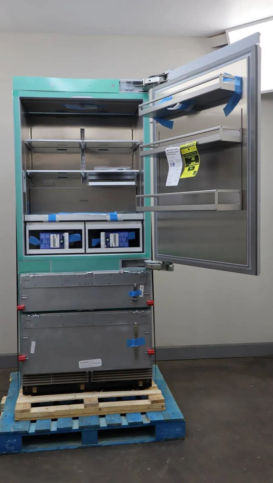 Thermador Freedom Collection 36" Built-In Bottom Mount Refrigerator T36IB100SP
