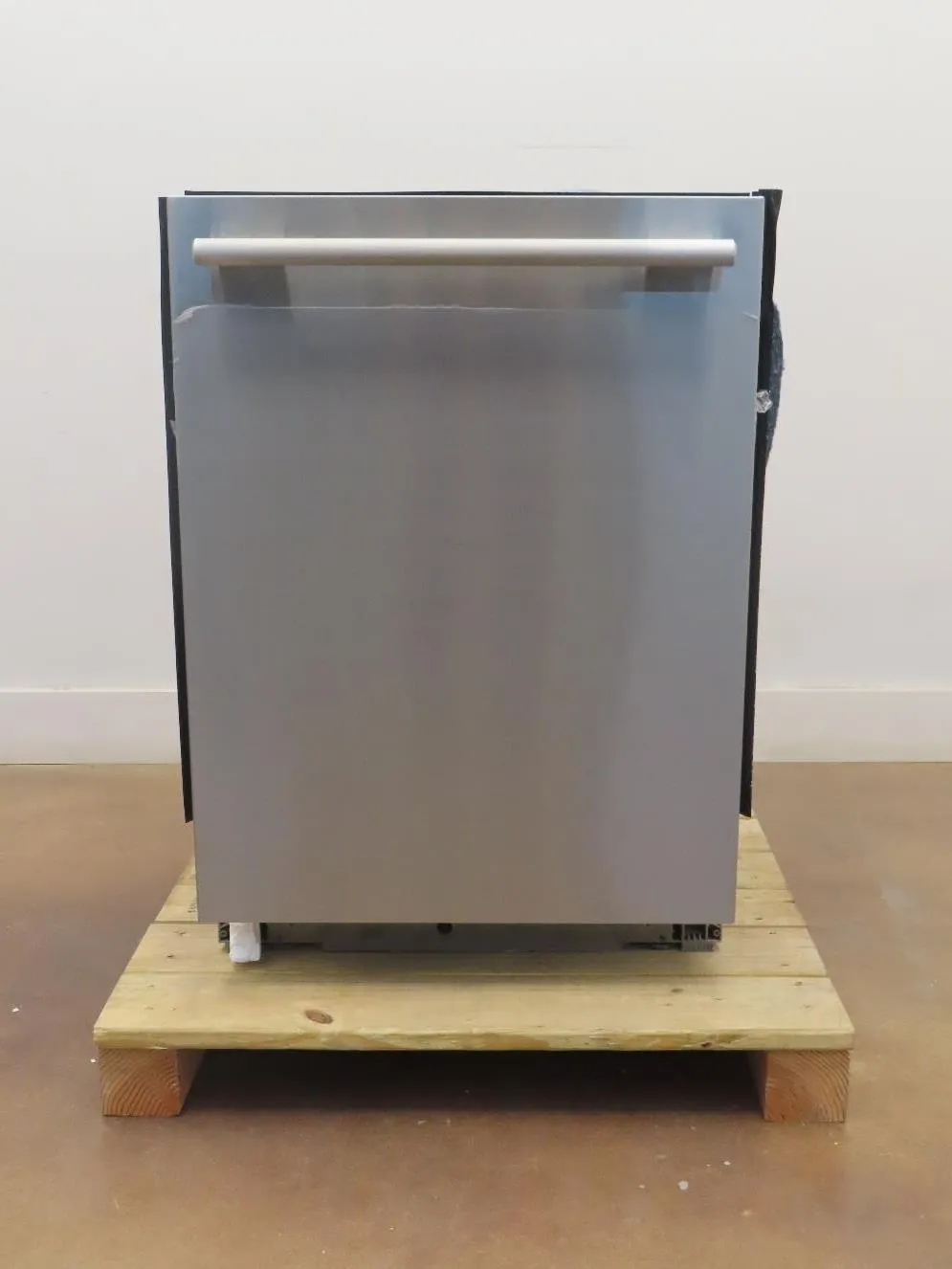 Thermador Masterpiece Emerald Series DWHD650WFM 24" Dishwasher with 6 Wash Cycle