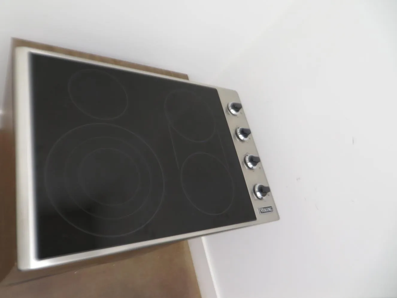 Viking 5 Series VECU53014BSB 30" Electric Cooktop  QuickCook Surface Elements