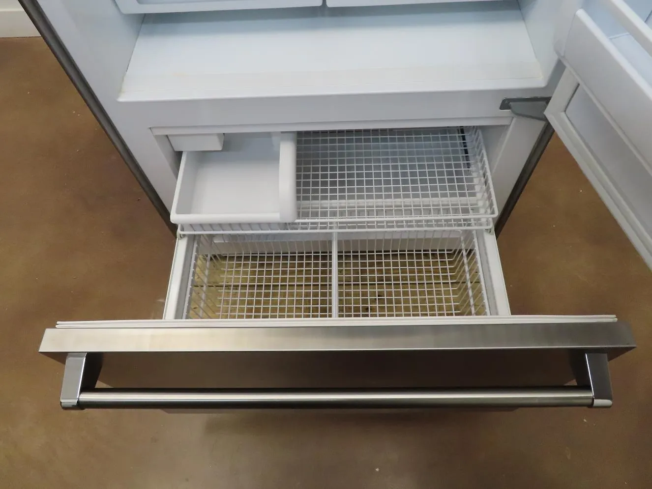 Viking Professional 5 Series 36" 20.4 cu.ft Refrigerator VCBB5363ERSS 2019 Model