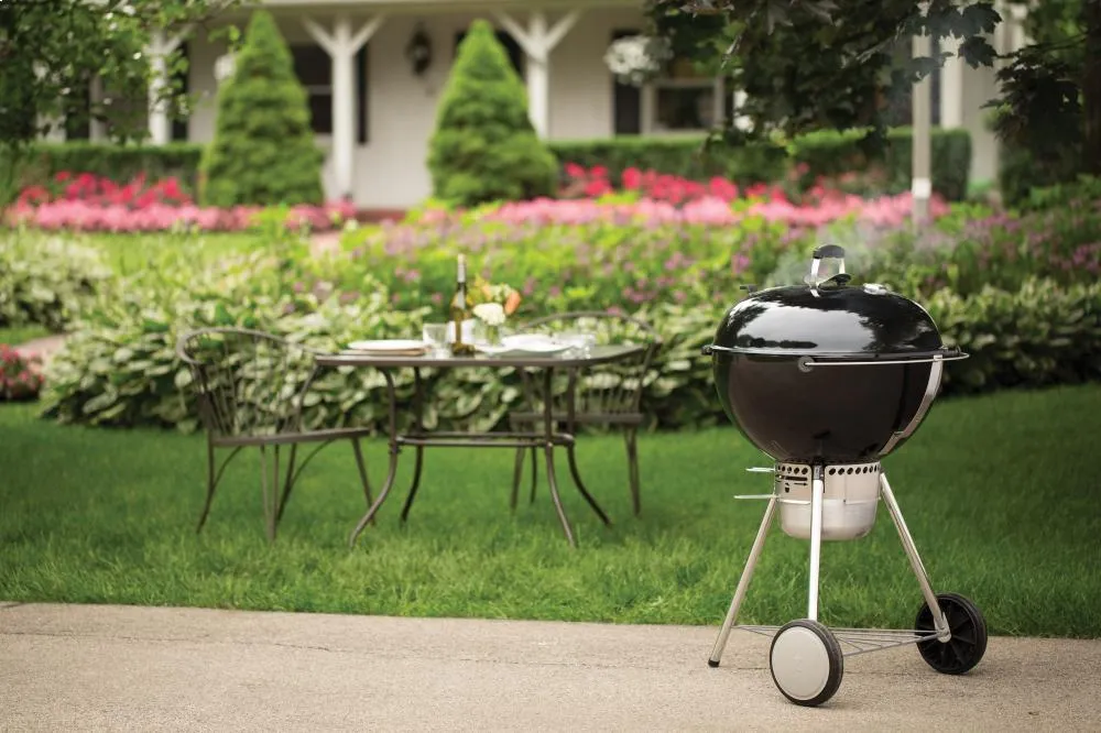 Weber 14501001 Master-Touch Charcoal Grill - 22 Inch Black
