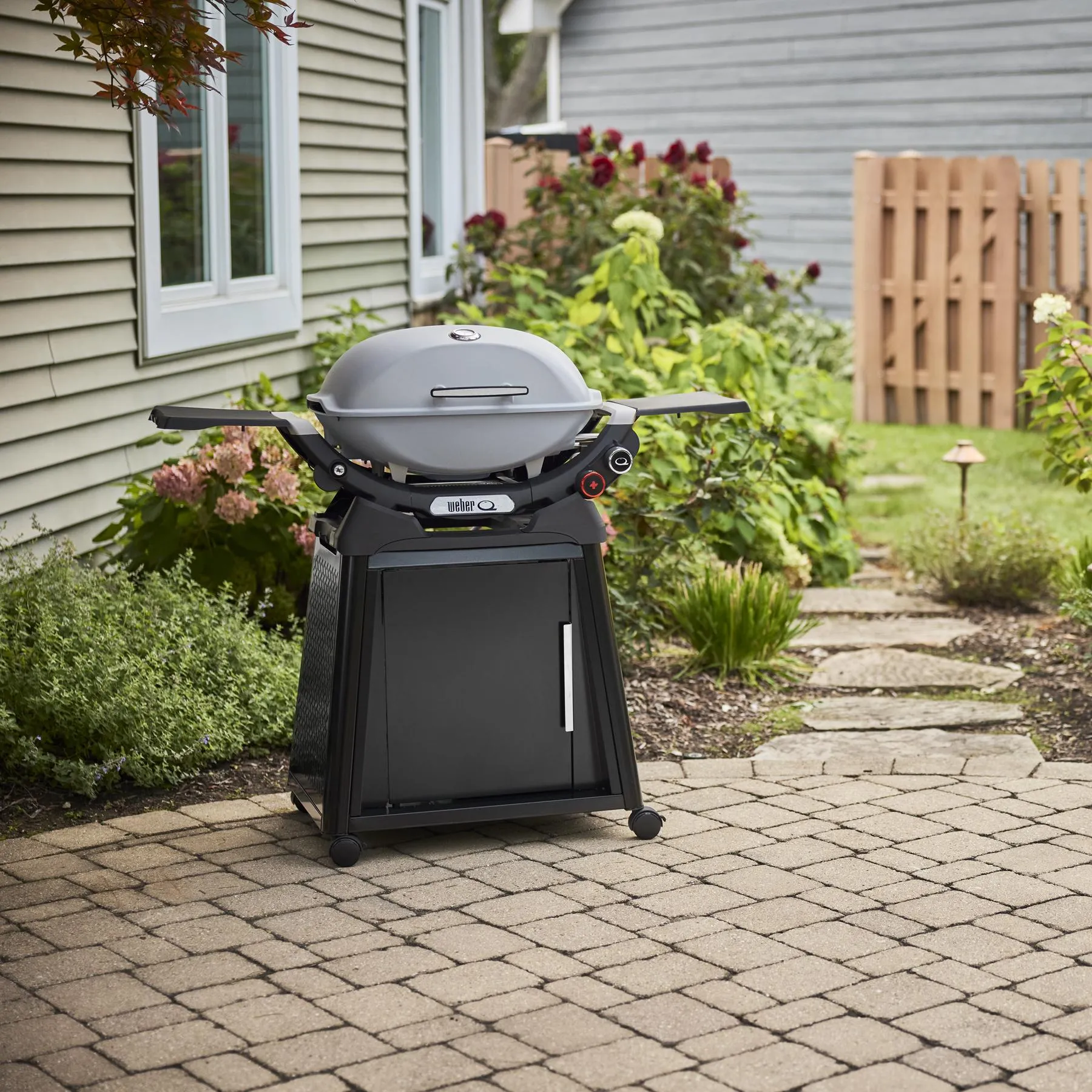 Weber 1500392 Q 2800N  Gas Grill With Stand (Liquid Propane) - Smoke Grey