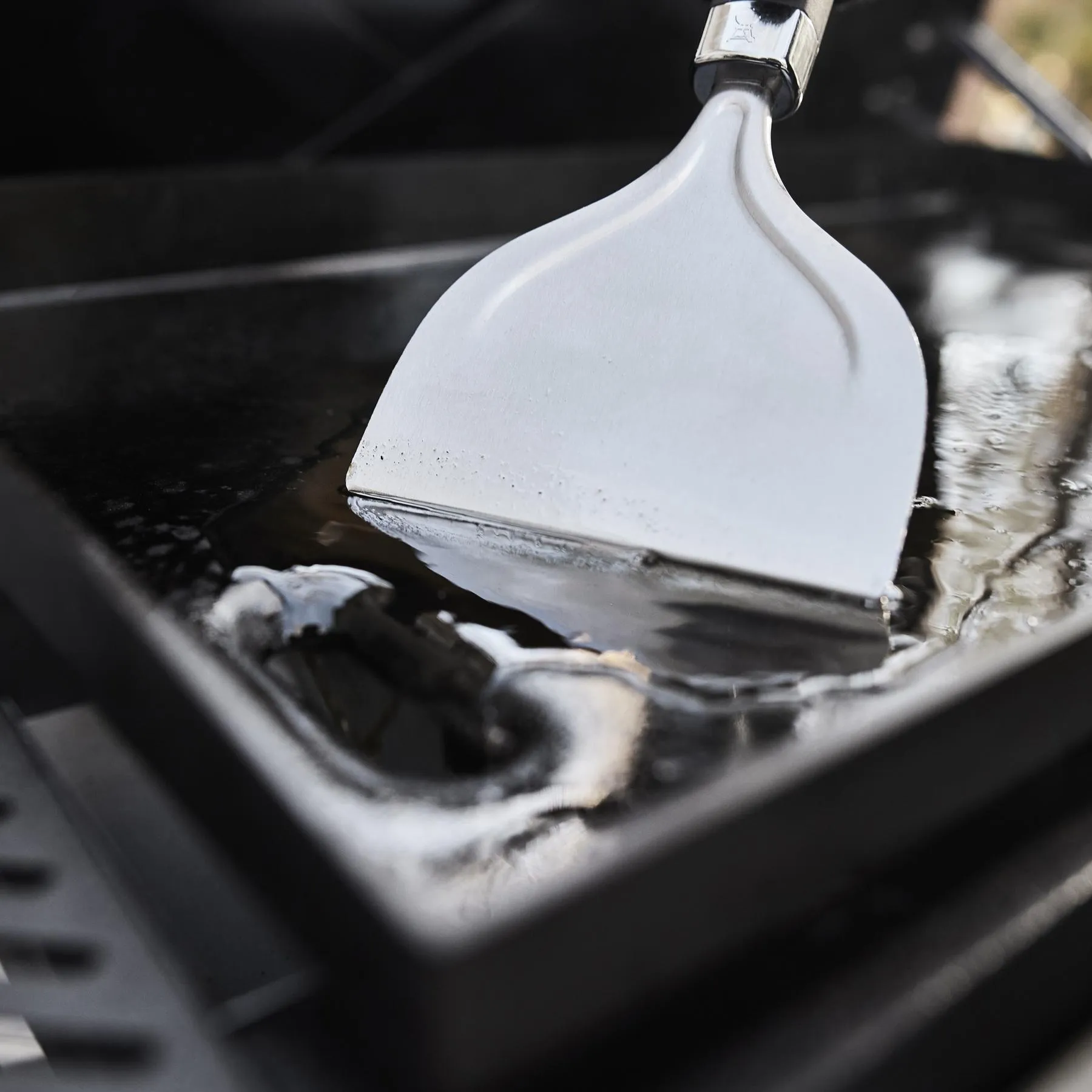 Weber 1501345 Slate 28" Rust-Resistant Griddle - Black