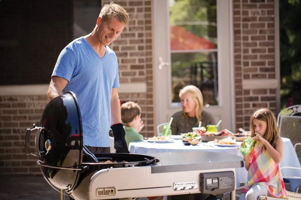Weber 15501001 Performer Deluxe Charcoal Grill - 22 Inch Black